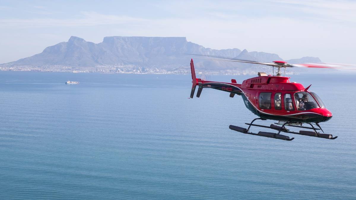 رحلة هليكوبتر على ساحل المحيط الأطلسي في كيب تاون مع النقل